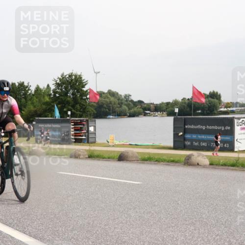 15.06.2025 - 27. Vierlanden-Triathlon H.Heesch http://msf.ph/oto/8009920 15.06.2025 10:58:56 Radfahren 23, 471, 477, 595 meine-sportfotos.de
