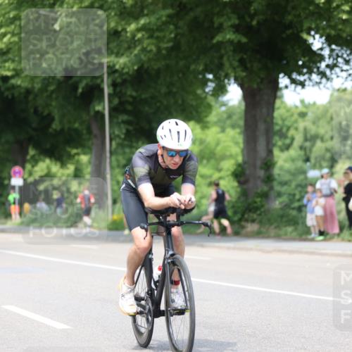 15.06.2025 - 7 Türme Triathlon Yannick Fuchs http://msf.ph/oto/8009933 15.06.2025 13:24:46 Radfahren 613, 674 meine-sportfotos.de
