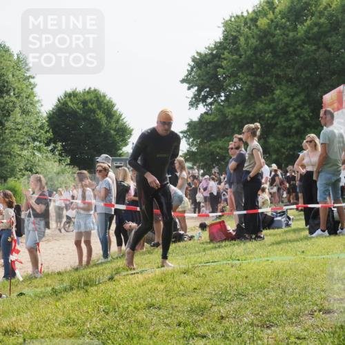 15.06.2025 - 27. Vierlanden-Triathlon KatJ http://msf.ph/oto/8009940 15.06.2025 10:08:09 Schwimmen 295, 373, 403 meine-sportfotos.de