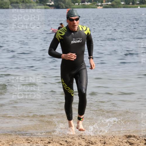 15.06.2025 - 27. Vierlanden-Triathlon Lena Gebhardt http://msf.ph/oto/8009942 15.06.2025 10:07:02 Schwimmen 131, 376, 429, 462, 467 meine-sportfotos.de