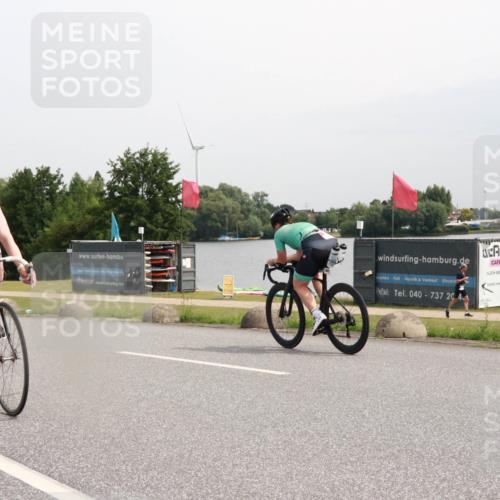 15.06.2025 - 27. Vierlanden-Triathlon H.Heesch http://msf.ph/oto/8009959 15.06.2025 10:59:08 Radfahren 173, 562, 621 meine-sportfotos.de