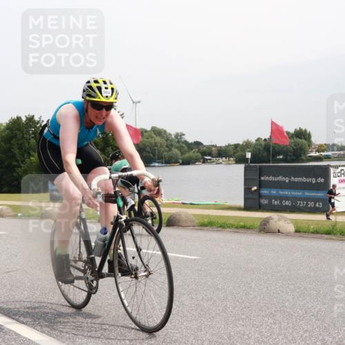 15.06.2025 - 27. Vierlanden-Triathlon H.Heesch http://msf.ph/oto/8009967 15.06.2025 10:59:09 Radfahren 247, 562, 621 meine-sportfotos.de