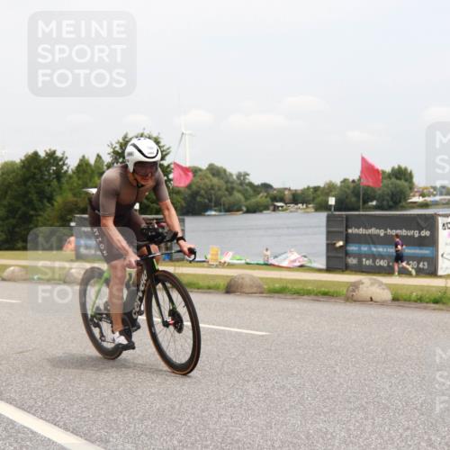 21.06.2025 - 27. Vierlanden-Triathlon H.Heesch http://msf.ph/oto/8009995 15.06.2025 12:33:44 Radfahren 780 meine-sportfotos.de