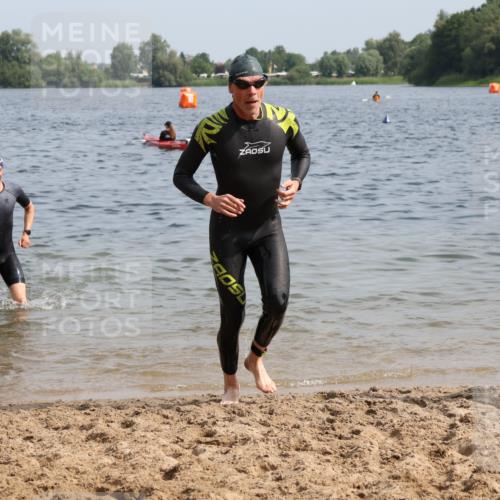 15.06.2025 - 27. Vierlanden-Triathlon Lena Gebhardt http://msf.ph/oto/8009997 15.06.2025 10:07:02 Schwimmen 131, 376, 429, 462, 467 meine-sportfotos.de