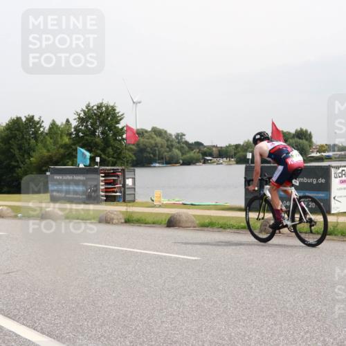 15.06.2025 - 27. Vierlanden-Triathlon H.Heesch http://msf.ph/oto/8010006 15.06.2025 10:59:33 Radfahren 220, 611, 652 meine-sportfotos.de