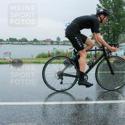 21.06.2025 - 27. Vierlanden-Triathlon H.Heesch http://msf.ph/oto/8010009 15.06.2025 13:46:14 Radfahren 1205, 1217 meine-sportfotos.de