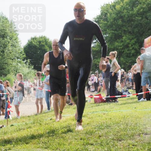 15.06.2025 - 27. Vierlanden-Triathlon KatJ http://msf.ph/oto/8010010 15.06.2025 10:08:11 Schwimmen 295, 373, 403 meine-sportfotos.de