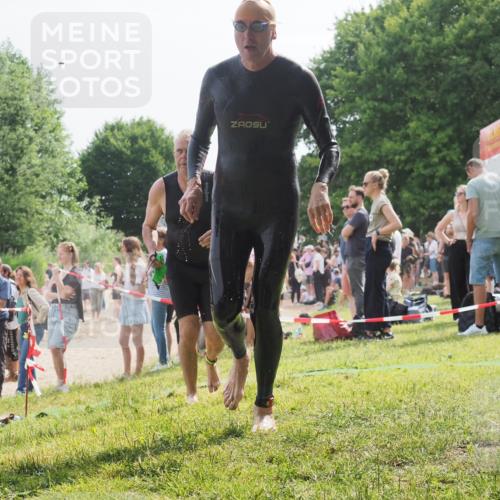 15.06.2025 - 27. Vierlanden-Triathlon KatJ http://msf.ph/oto/8010017 15.06.2025 10:08:11 Schwimmen 295, 373, 403 meine-sportfotos.de