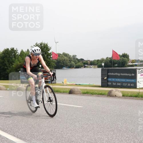 15.06.2025 - 27. Vierlanden-Triathlon H.Heesch http://msf.ph/oto/8010030 15.06.2025 10:59:35 Radfahren 206, 220, 526, 611, 652, 775 meine-sportfotos.de