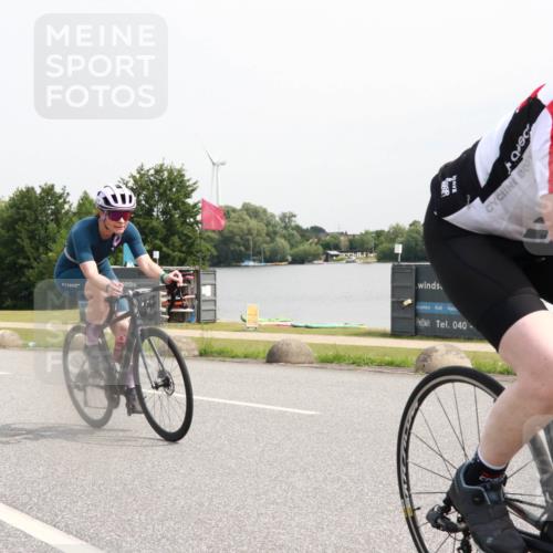 15.06.2025 - 27. Vierlanden-Triathlon H.Heesch http://msf.ph/oto/8010040 15.06.2025 10:59:36 Radfahren 206, 220, 526, 611, 652, 775 meine-sportfotos.de