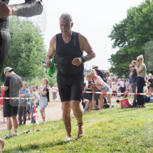 15.06.2025 - 27. Vierlanden-Triathlon KatJ http://msf.ph/oto/8010041 15.06.2025 10:08:12 Schwimmen 295, 373, 403 meine-sportfotos.de