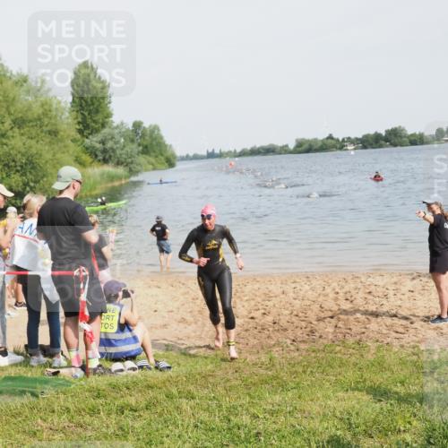 21.06.2025 - 27. Vierlanden-Triathlon MichiJ http://msf.ph/oto/8010043 15.06.2026 10:12:59 Schwimmen 512 meine-sportfotos.de