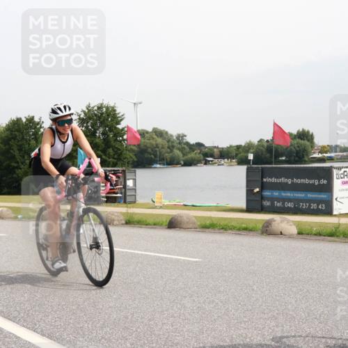 15.06.2025 - 27. Vierlanden-Triathlon H.Heesch http://msf.ph/oto/8010052 15.06.2025 10:59:36 Radfahren 206, 220, 526, 611, 652, 775 meine-sportfotos.de