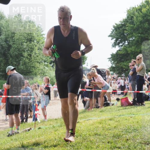 15.06.2025 - 27. Vierlanden-Triathlon KatJ http://msf.ph/oto/8010062 15.06.2025 10:08:13 Schwimmen 295, 373, 399, 403 meine-sportfotos.de