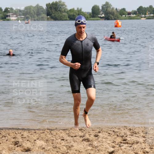 15.06.2025 - 27. Vierlanden-Triathlon Lena Gebhardt http://msf.ph/oto/8010075 15.06.2025 10:07:05 Schwimmen 131, 376, 429, 459, 462, 467 meine-sportfotos.de