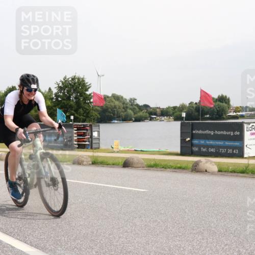 15.06.2025 - 27. Vierlanden-Triathlon H.Heesch http://msf.ph/oto/8010077 15.06.2025 10:59:49 Radfahren 371, 459, 483, 630 meine-sportfotos.de
