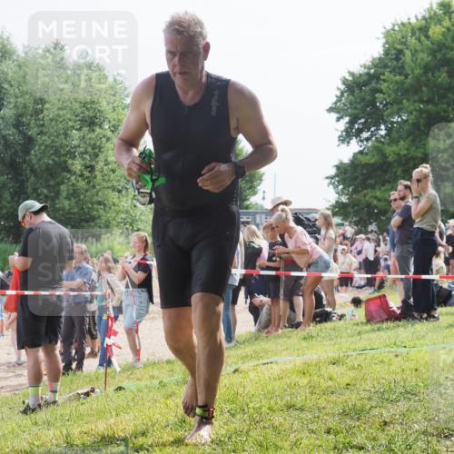 15.06.2025 - 27. Vierlanden-Triathlon KatJ http://msf.ph/oto/8010079 15.06.2025 10:08:13 Schwimmen 295, 373, 399, 403 meine-sportfotos.de