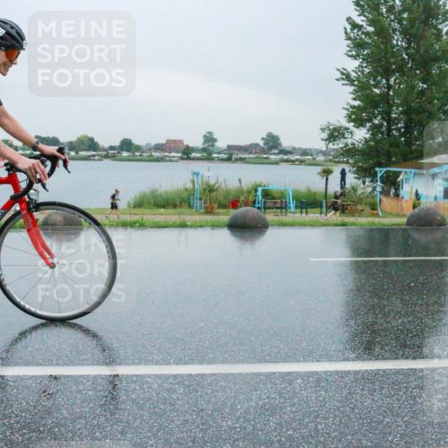 21.06.2025 - 27. Vierlanden-Triathlon H.Heesch http://msf.ph/oto/8010080 15.06.2025 13:47:04 Radfahren 1211, 1213 meine-sportfotos.de