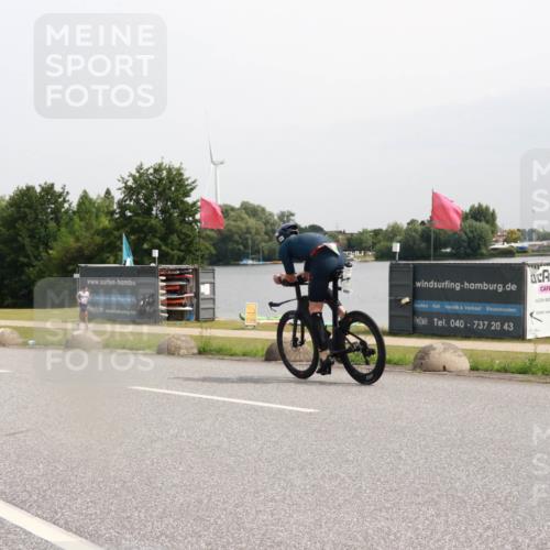 15.06.2025 - 27. Vierlanden-Triathlon H.Heesch http://msf.ph/oto/8010086 15.06.2025 10:59:58 Radfahren 374, 682 meine-sportfotos.de
