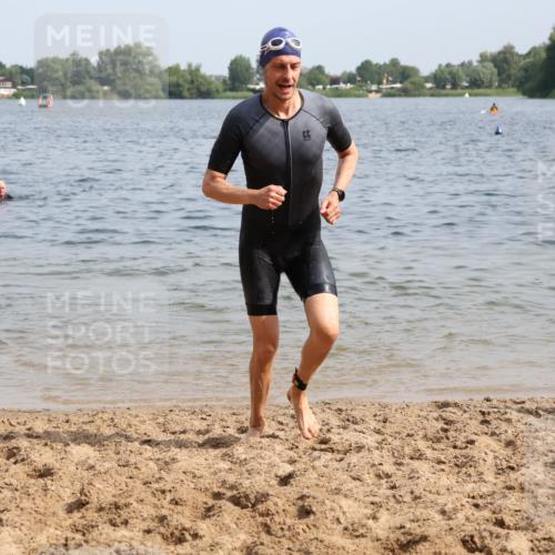 15.06.2025 - 27. Vierlanden-Triathlon Lena Gebhardt http://msf.ph/oto/8010093 15.06.2025 10:07:06 Schwimmen 131, 376, 383, 429, 459, 462, 467 meine-sportfotos.de