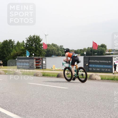 15.06.2025 - 27. Vierlanden-Triathlon H.Heesch http://msf.ph/oto/8010109 15.06.2025 11:00:27 Radfahren 676 meine-sportfotos.de