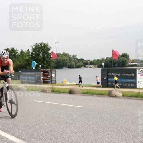15.06.2025 - 27. Vierlanden-Triathlon H.Heesch http://msf.ph/oto/8010118 15.06.2025 11:00:30 Radfahren 227, 489, 571, 650, 676 meine-sportfotos.de