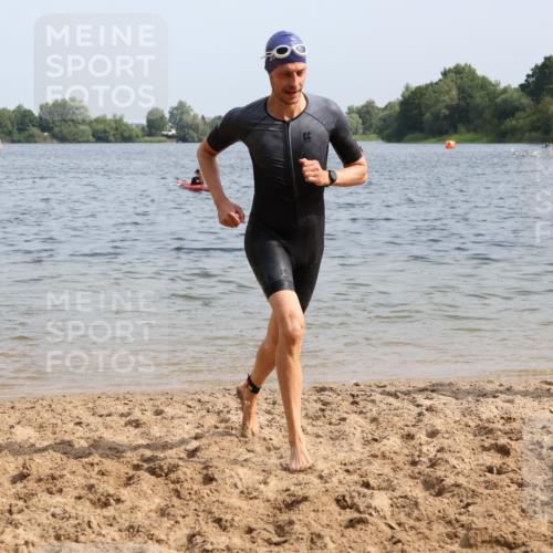 15.06.2025 - 27. Vierlanden-Triathlon Lena Gebhardt http://msf.ph/oto/8010122 15.06.2025 10:07:07 Schwimmen 131, 376, 383, 429, 459, 462 meine-sportfotos.de