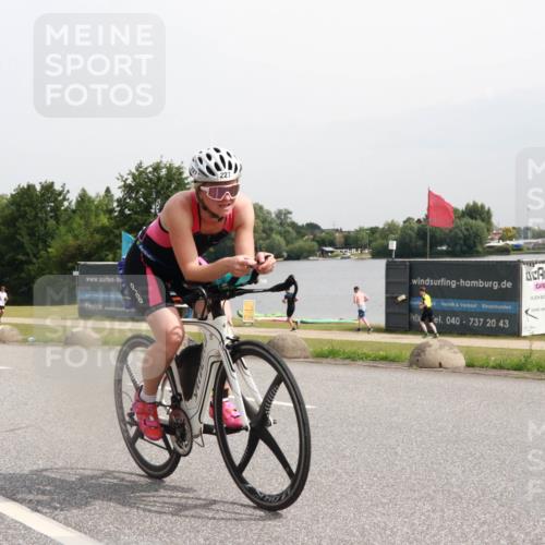 15.06.2025 - 27. Vierlanden-Triathlon H.Heesch http://msf.ph/oto/8010123 15.06.2025 11:00:31 Radfahren 227, 489, 571, 650, 676 meine-sportfotos.de