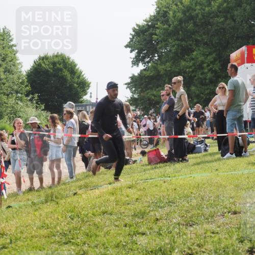 15.06.2025 - 27. Vierlanden-Triathlon KatJ http://msf.ph/oto/8010129 15.06.2025 10:08:16 Schwimmen 295, 373, 399, 403 meine-sportfotos.de