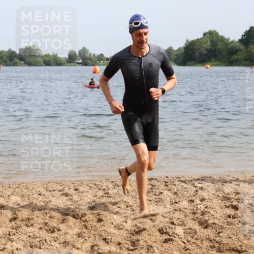 15.06.2025 - 27. Vierlanden-Triathlon Lena Gebhardt http://msf.ph/oto/8010134 15.06.2025 10:07:07 Schwimmen 131, 376, 383, 429, 459, 462 meine-sportfotos.de