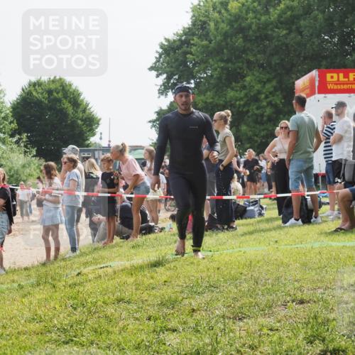 15.06.2025 - 27. Vierlanden-Triathlon KatJ http://msf.ph/oto/8010135 15.06.2025 10:08:17 Schwimmen 295, 373, 399, 403 meine-sportfotos.de