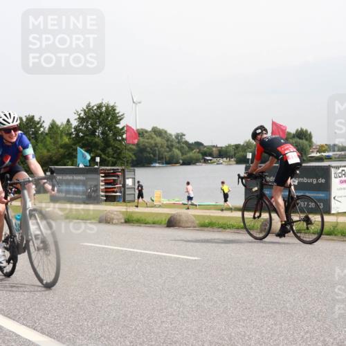 15.06.2025 - 27. Vierlanden-Triathlon H.Heesch http://msf.ph/oto/8010136 15.06.2025 11:00:32 Radfahren 227, 489, 571, 650 meine-sportfotos.de