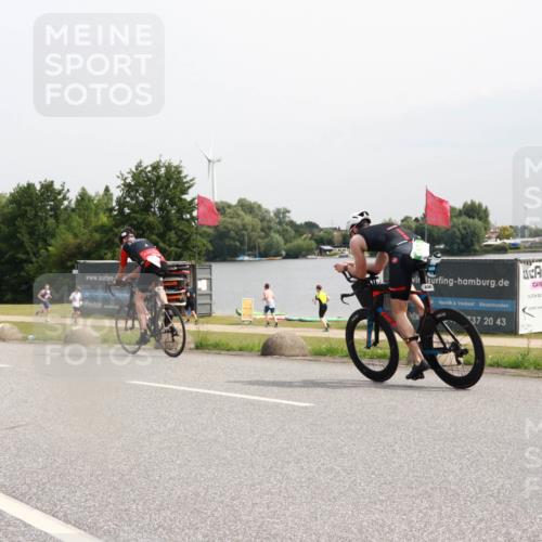 15.06.2025 - 27. Vierlanden-Triathlon H.Heesch http://msf.ph/oto/8010144 15.06.2025 11:00:32 Radfahren 227, 489, 571, 650 meine-sportfotos.de