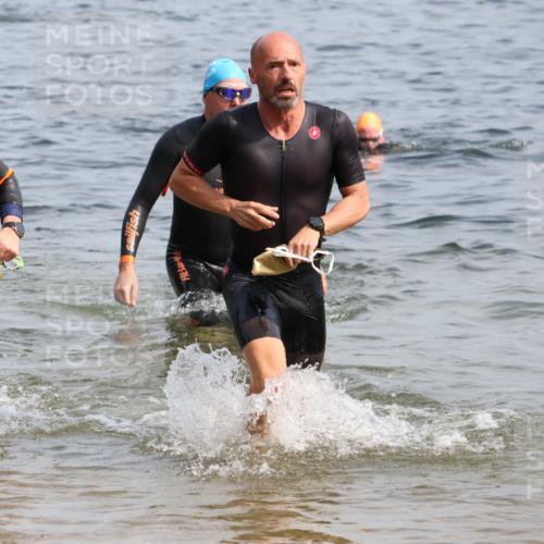 15.06.2025 - 27. Vierlanden-Triathlon Lena Gebhardt http://msf.ph/oto/8010147 15.06.2025 10:07:11 Schwimmen 376, 383, 431, 459, 462 meine-sportfotos.de