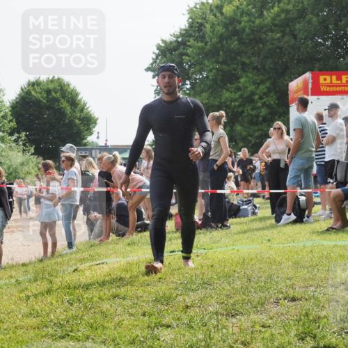 15.06.2025 - 27. Vierlanden-Triathlon KatJ http://msf.ph/oto/8010148 15.06.2025 10:08:18 Schwimmen 295, 373, 399, 403 meine-sportfotos.de
