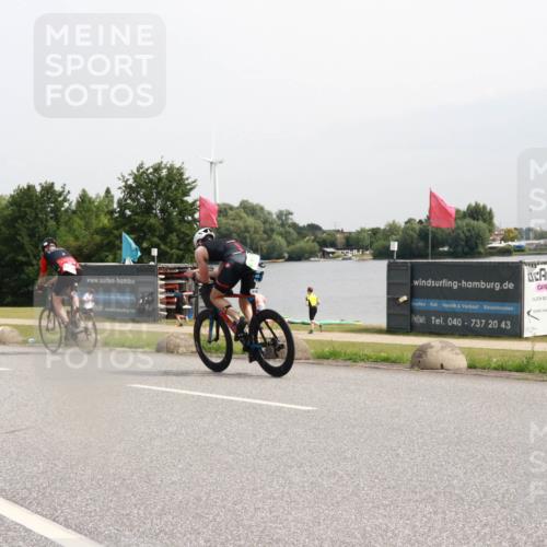 15.06.2025 - 27. Vierlanden-Triathlon H.Heesch http://msf.ph/oto/8010149 15.06.2025 11:00:33 Radfahren 157, 227, 489, 571, 638, 650 meine-sportfotos.de