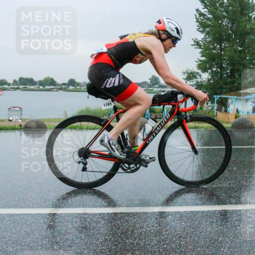 21.06.2025 - 27. Vierlanden-Triathlon H.Heesch http://msf.ph/oto/8010152 15.06.2025 13:47:34 Radfahren 1181 meine-sportfotos.de