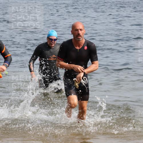 15.06.2025 - 27. Vierlanden-Triathlon Lena Gebhardt http://msf.ph/oto/8010173 15.06.2025 10:07:12 Schwimmen 376, 383, 431, 459, 462 meine-sportfotos.de