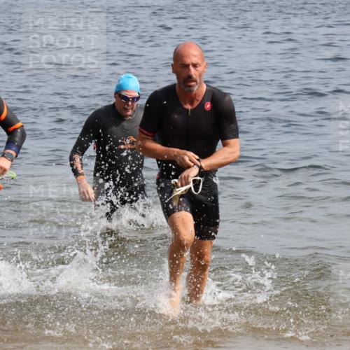 15.06.2025 - 27. Vierlanden-Triathlon Lena Gebhardt http://msf.ph/oto/8010187 15.06.2025 10:07:12 Schwimmen 376, 383, 431, 459, 462 meine-sportfotos.de