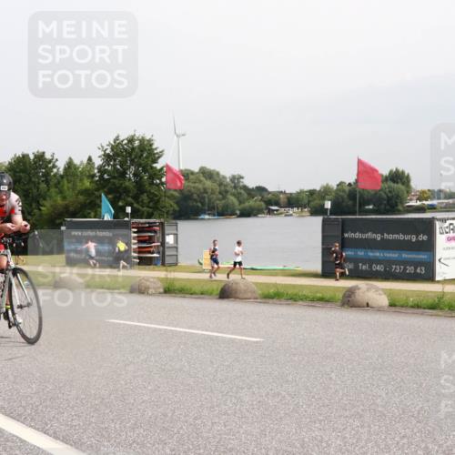 15.06.2025 - 27. Vierlanden-Triathlon H.Heesch http://msf.ph/oto/8010193 15.06.2025 11:00:36 Radfahren 157, 162, 227, 489, 571, 638, 650 meine-sportfotos.de
