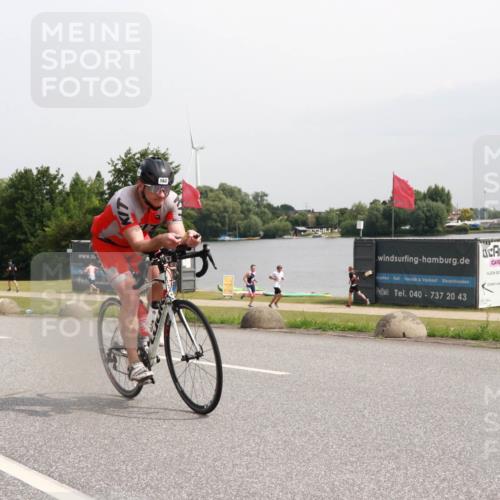 15.06.2025 - 27. Vierlanden-Triathlon H.Heesch http://msf.ph/oto/8010199 15.06.2025 11:00:37 Radfahren 157, 162, 417, 489, 571, 638 meine-sportfotos.de