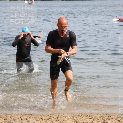 15.06.2025 - 27. Vierlanden-Triathlon Lena Gebhardt http://msf.ph/oto/8010200 15.06.2025 10:07:13 Schwimmen 374, 376, 383, 431, 459, 462 meine-sportfotos.de