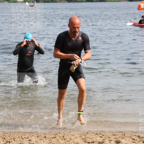 15.06.2025 - 27. Vierlanden-Triathlon Lena Gebhardt http://msf.ph/oto/8010217 15.06.2025 10:07:13 Schwimmen 374, 376, 383, 431, 459, 462 meine-sportfotos.de