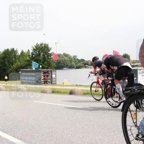 15.06.2025 - 27. Vierlanden-Triathlon H.Heesch http://msf.ph/oto/8010227 15.06.2025 11:00:40 Radfahren 61, 157, 162, 417, 638 meine-sportfotos.de