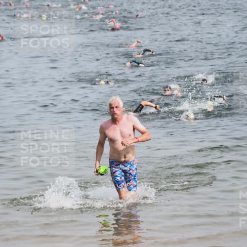 21.06.2025 - 27. Vierlanden-Triathlon MichiJ http://msf.ph/oto/8010242 15.06.2026 10:13:24 Schwimmen 623 meine-sportfotos.de