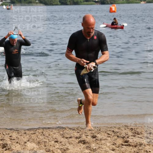 15.06.2025 - 27. Vierlanden-Triathlon Lena Gebhardt http://msf.ph/oto/8010249 15.06.2025 10:07:13 Schwimmen 374, 376, 383, 431, 459, 462 meine-sportfotos.de