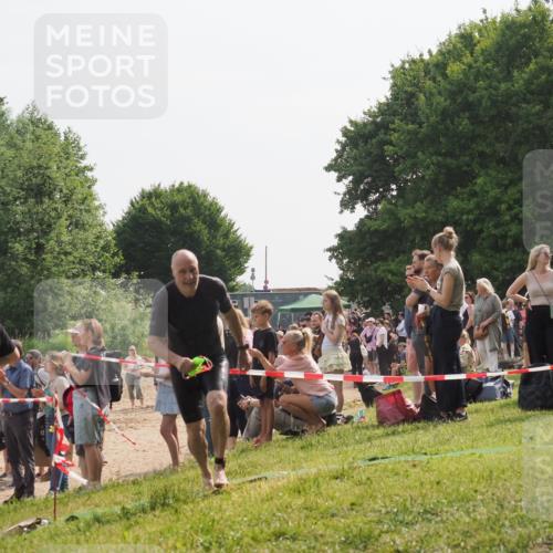 15.06.2025 - 27. Vierlanden-Triathlon KatJ http://msf.ph/oto/8010251 15.06.2025 10:08:36 Schwimmen 387, 454, 469 meine-sportfotos.de
