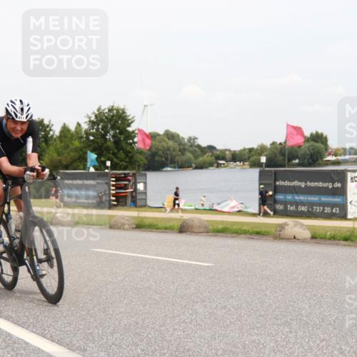21.06.2025 - 27. Vierlanden-Triathlon H.Heesch http://msf.ph/oto/8010254 15.06.2025 12:34:59 Radfahren 811 meine-sportfotos.de
