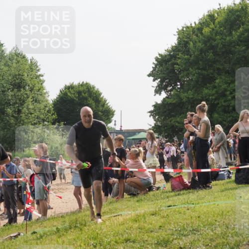 15.06.2025 - 27. Vierlanden-Triathlon KatJ http://msf.ph/oto/8010255 15.06.2025 10:08:36 Schwimmen 387, 454, 469 meine-sportfotos.de