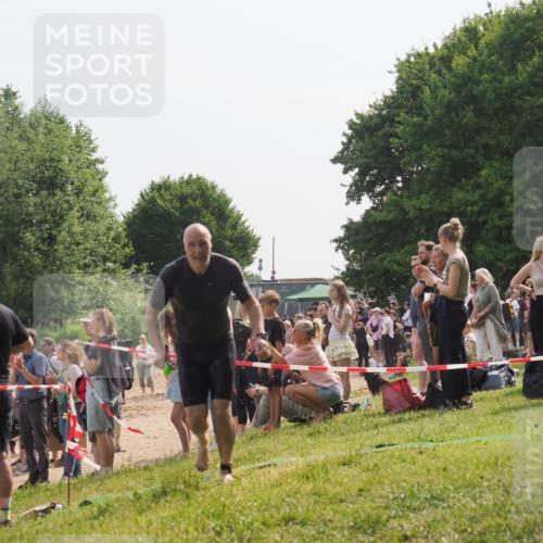 15.06.2025 - 27. Vierlanden-Triathlon KatJ http://msf.ph/oto/8010263 15.06.2025 10:08:37 Schwimmen 387, 454, 469 meine-sportfotos.de